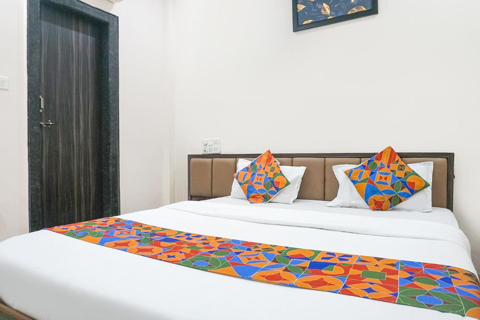 Fabhotel Rachana Residency - Nr Shivaji Nagar Metro Station プネ エクステリア 写真