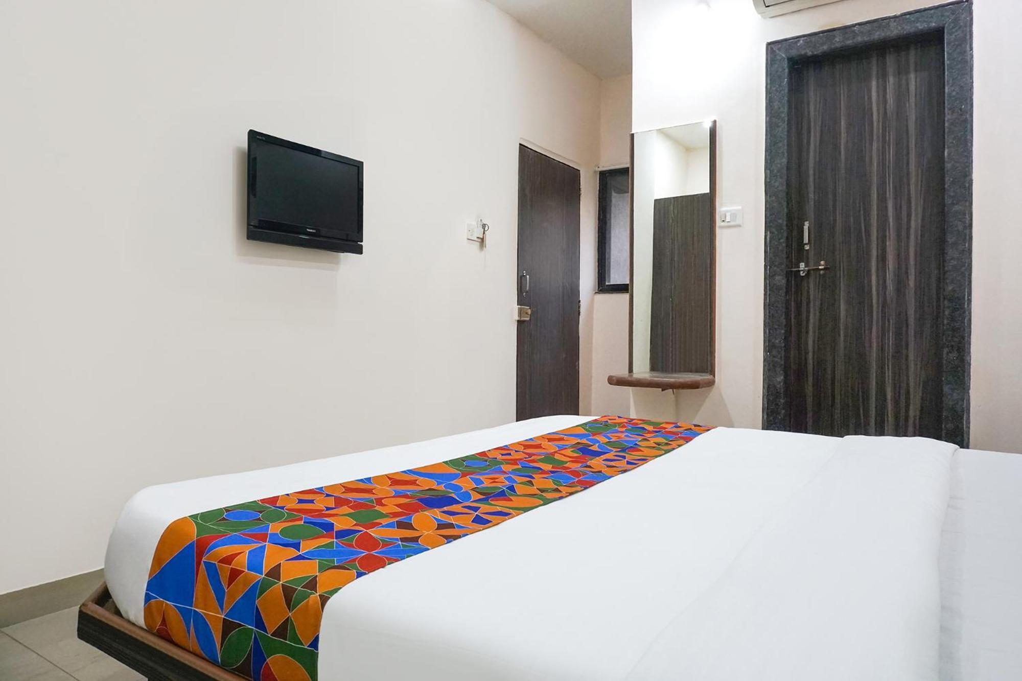 Fabhotel Rachana Residency - Nr Shivaji Nagar Metro Station プネ エクステリア 写真