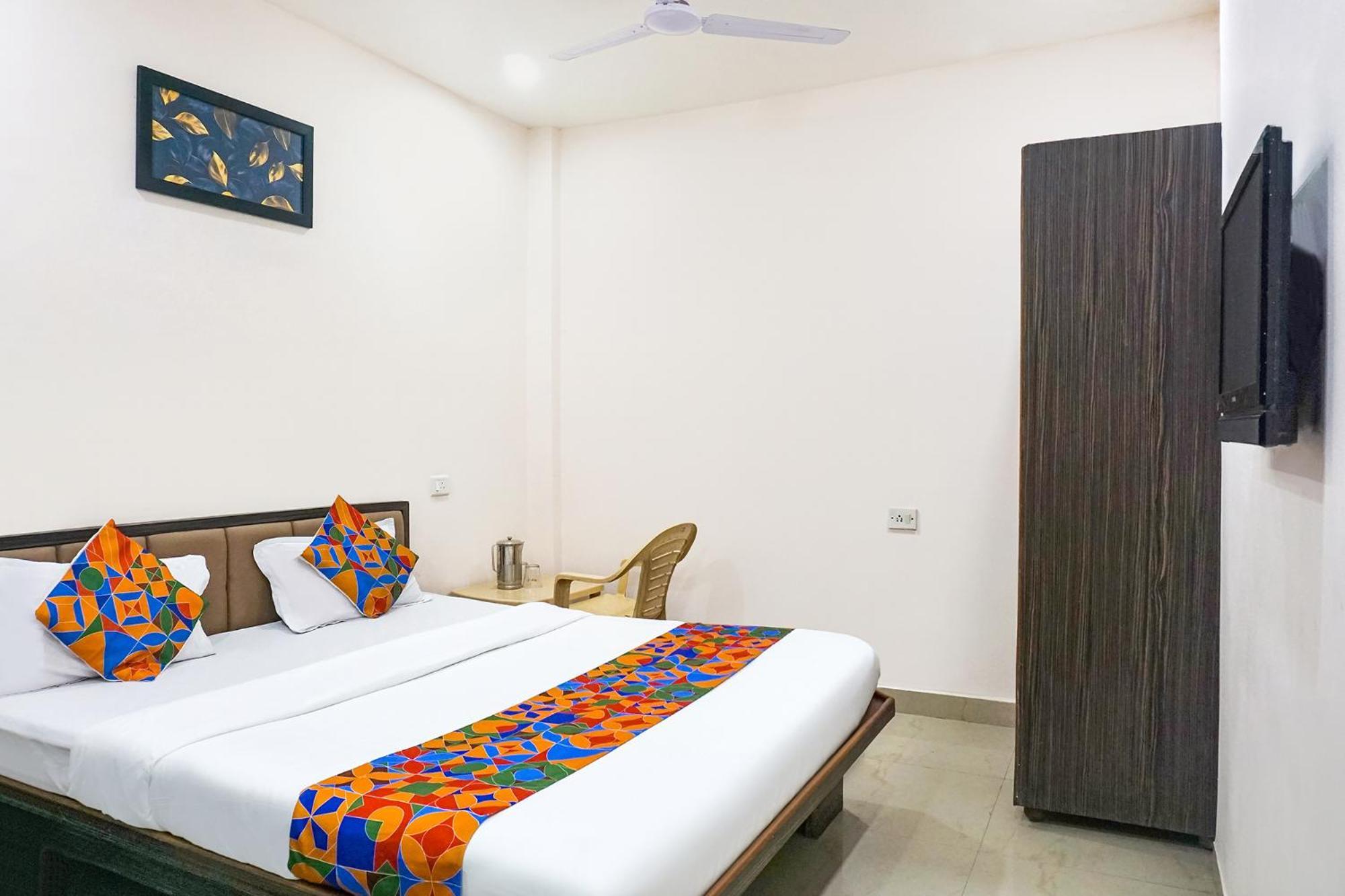 Fabhotel Rachana Residency - Nr Shivaji Nagar Metro Station プネ エクステリア 写真