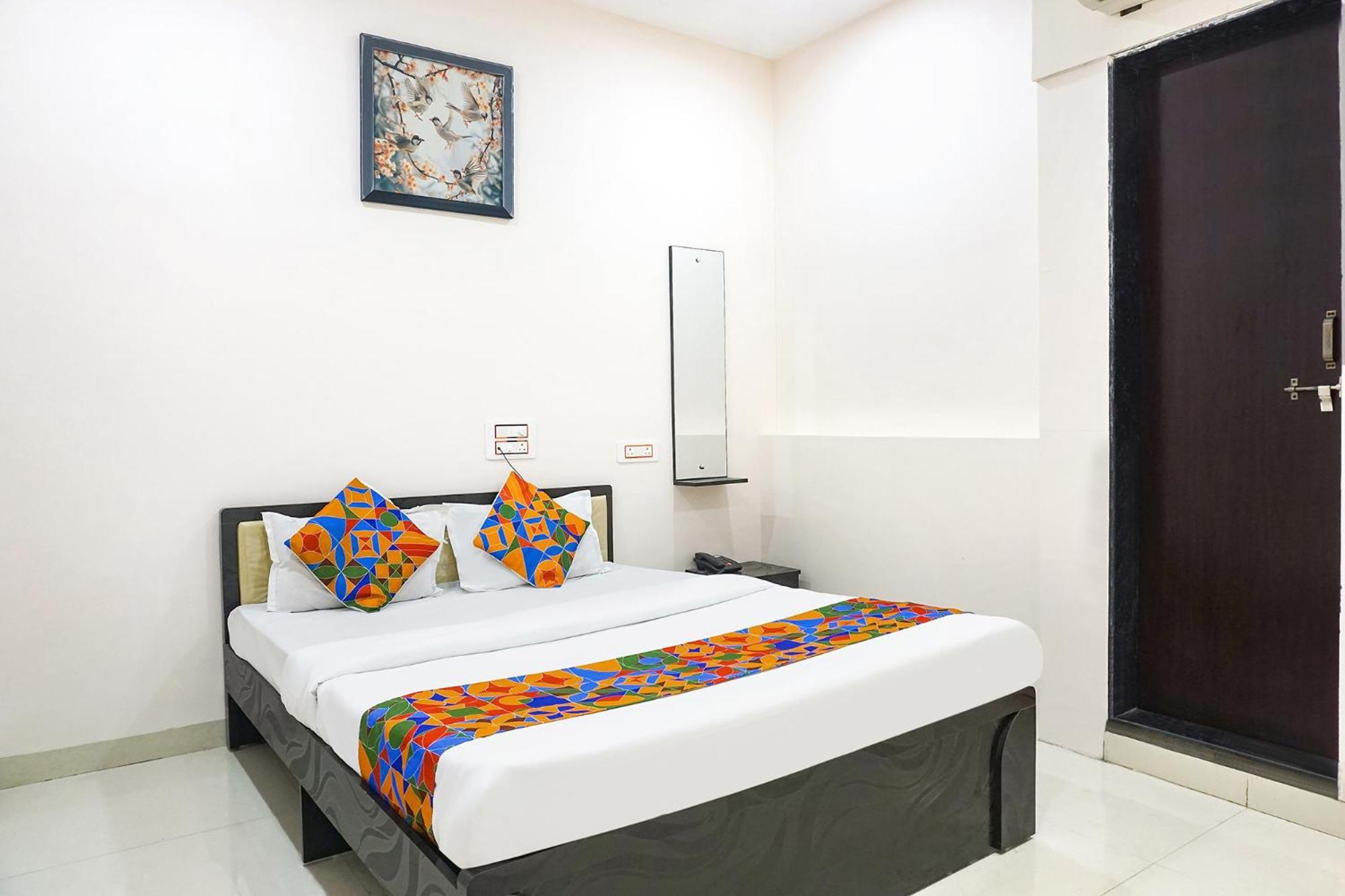 Fabhotel Rachana Residency - Nr Shivaji Nagar Metro Station プネ エクステリア 写真