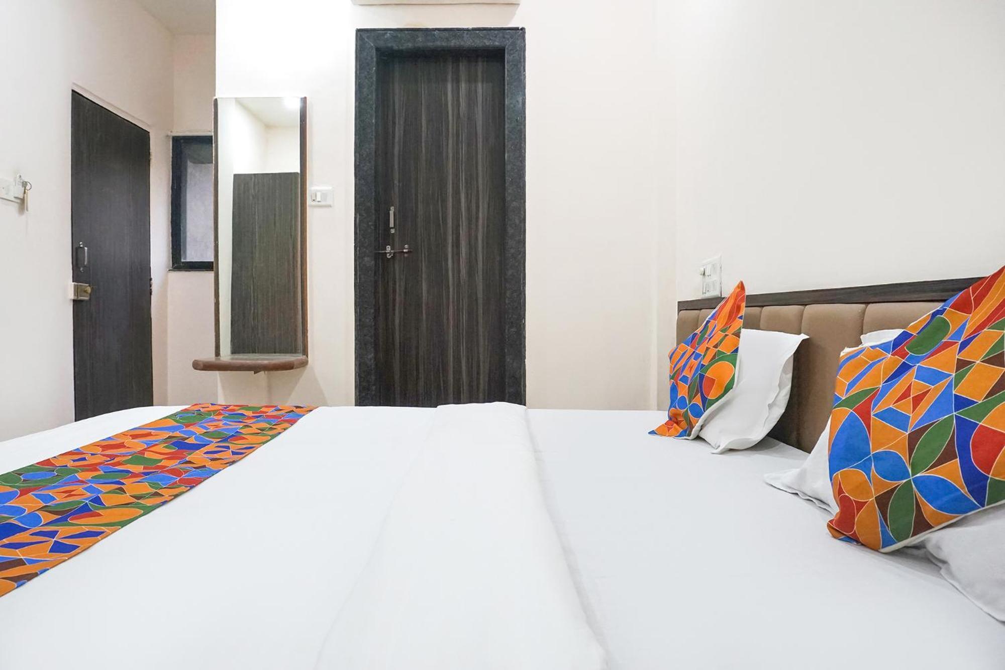 Fabhotel Rachana Residency - Nr Shivaji Nagar Metro Station プネ エクステリア 写真