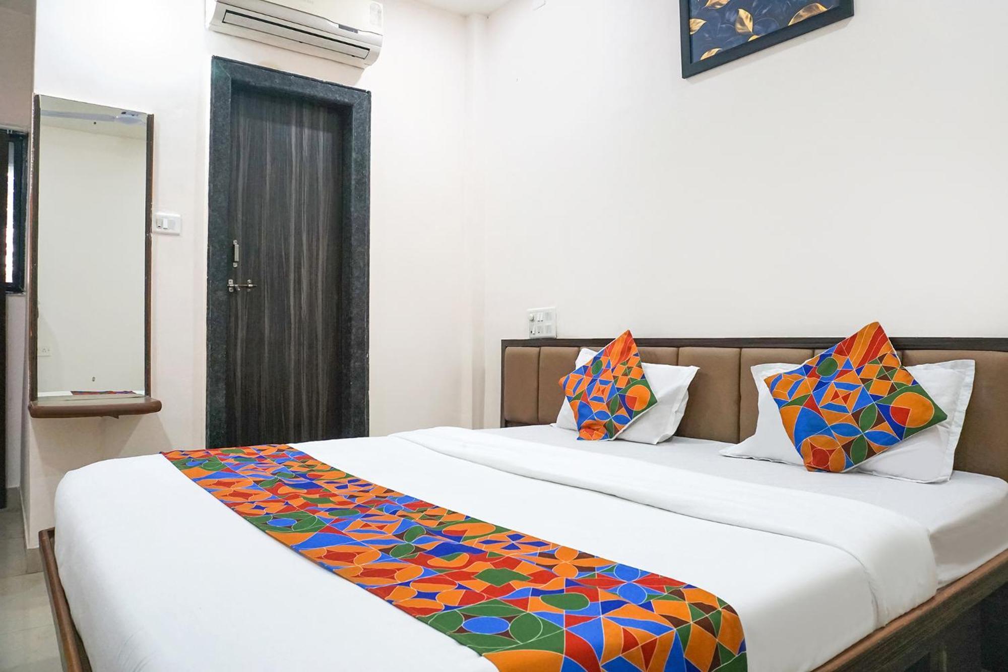 Fabhotel Rachana Residency - Nr Shivaji Nagar Metro Station プネ エクステリア 写真