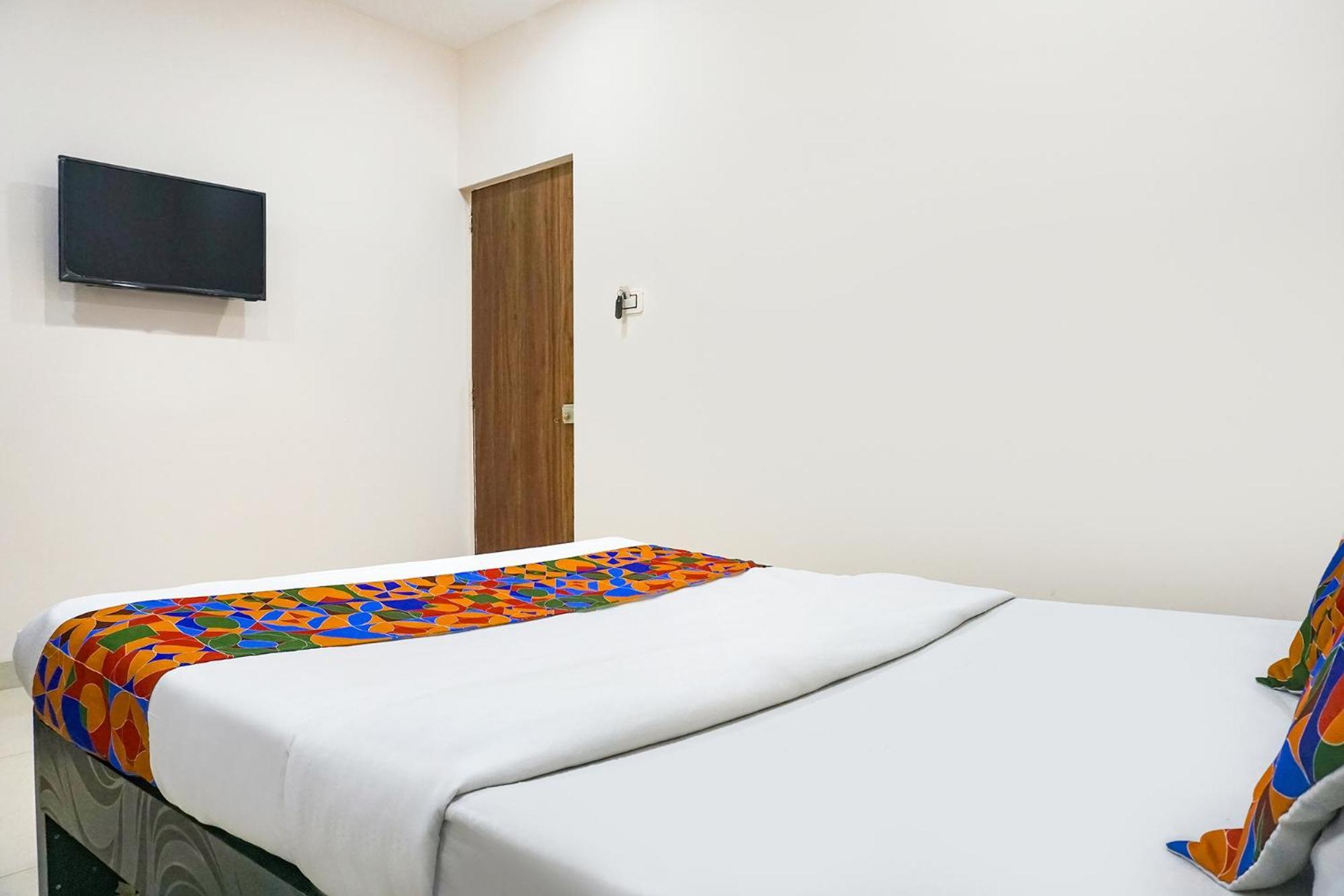 Fabhotel Rachana Residency - Nr Shivaji Nagar Metro Station プネ エクステリア 写真