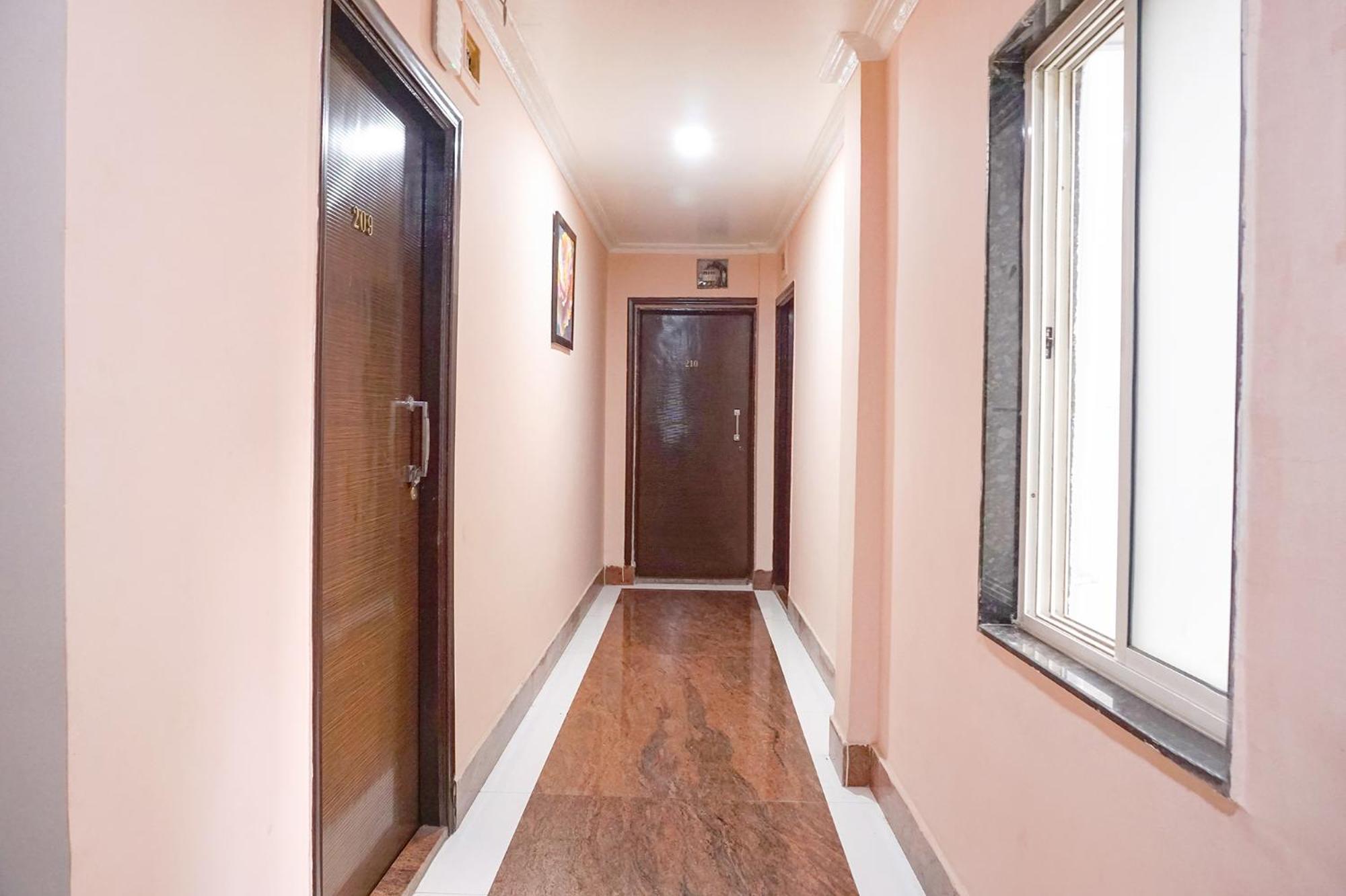 Fabhotel Rachana Residency - Nr Shivaji Nagar Metro Station プネ エクステリア 写真