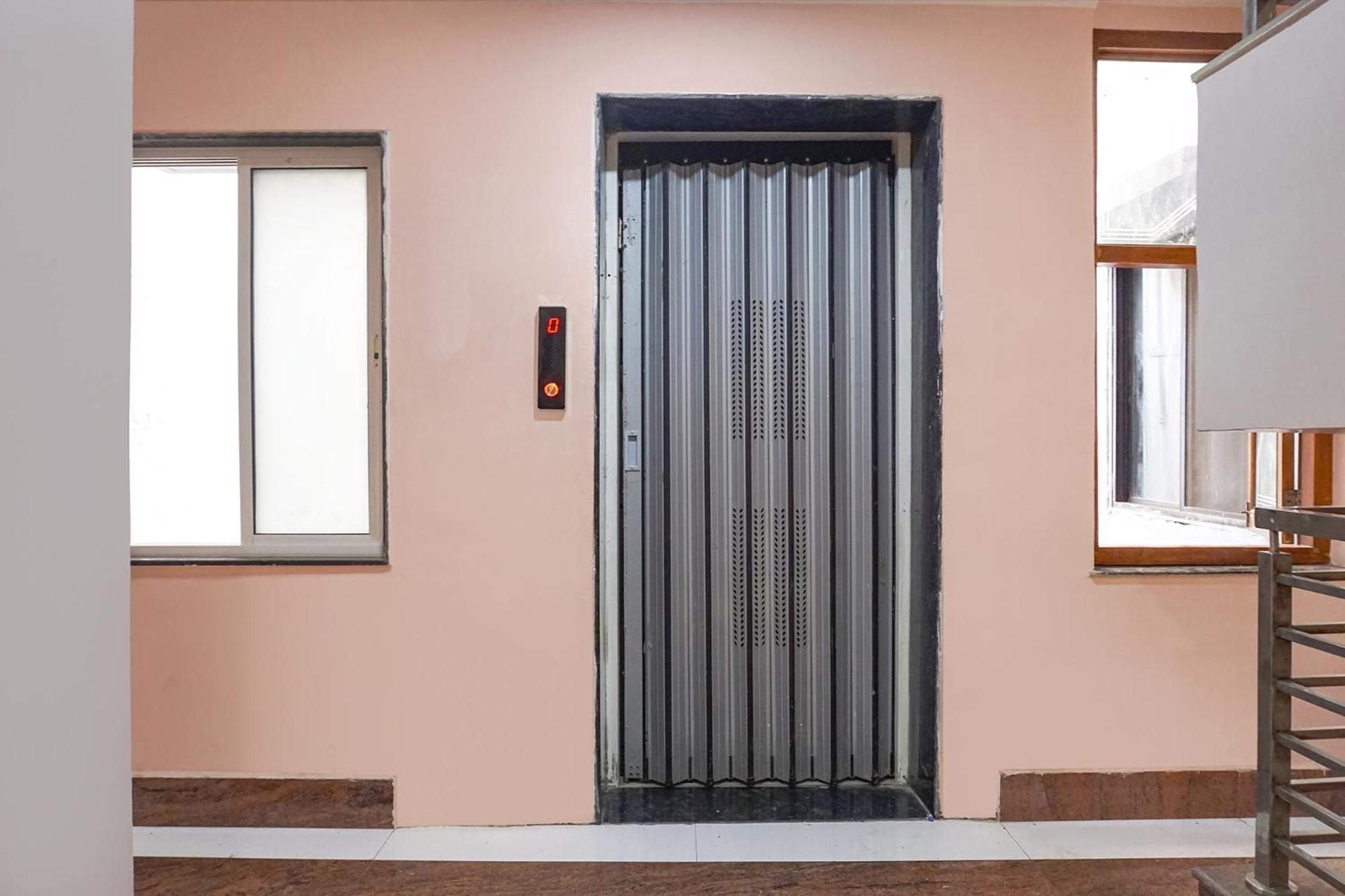Fabhotel Rachana Residency - Nr Shivaji Nagar Metro Station プネ エクステリア 写真