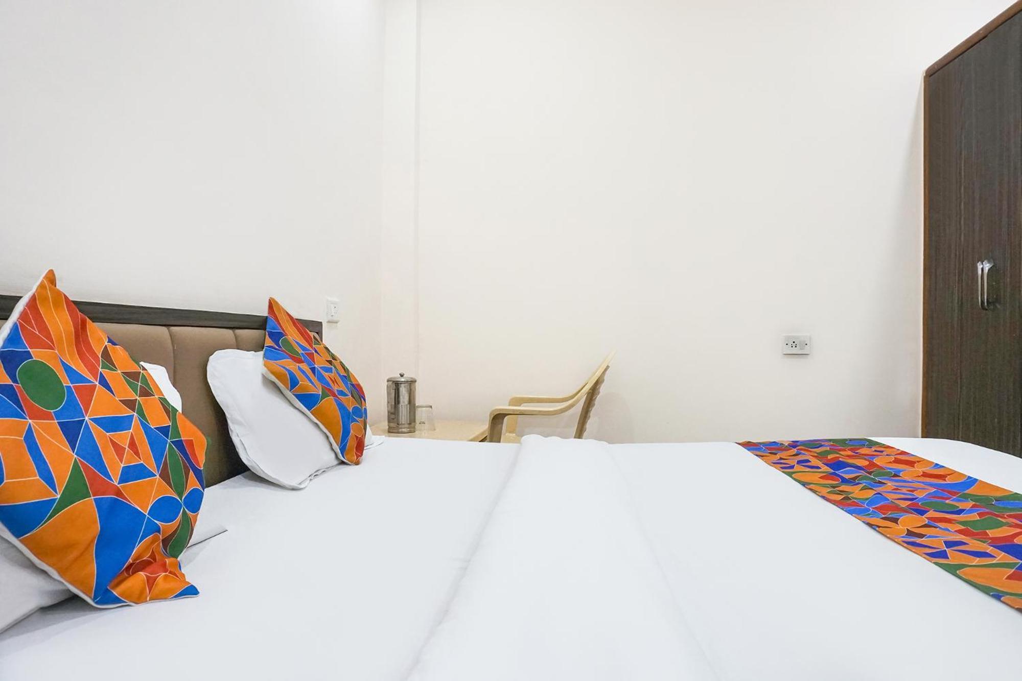 Fabhotel Rachana Residency - Nr Shivaji Nagar Metro Station プネ エクステリア 写真