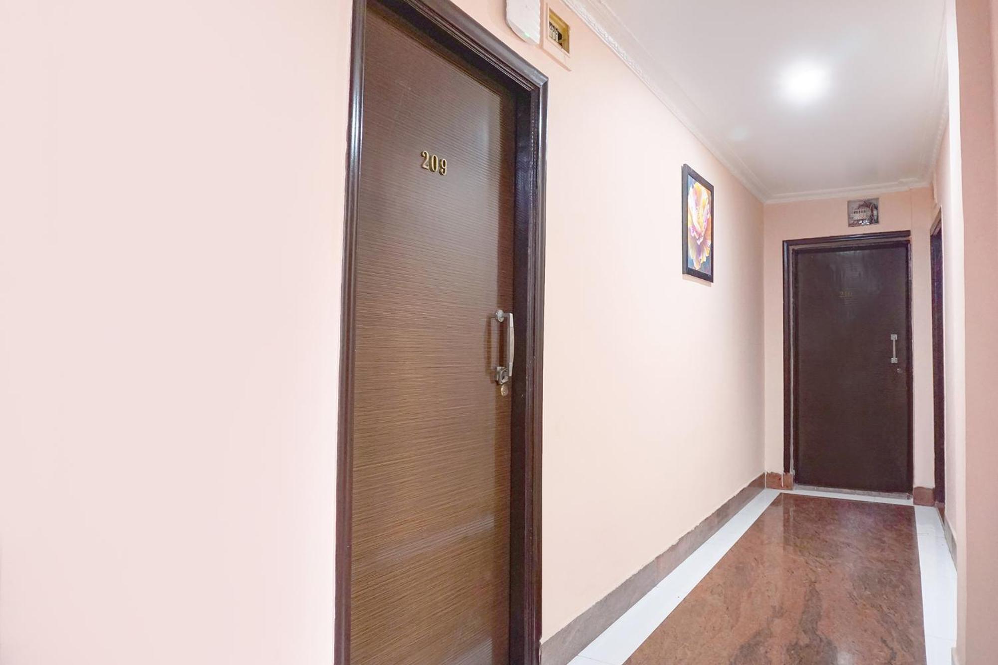 Fabhotel Rachana Residency - Nr Shivaji Nagar Metro Station プネ エクステリア 写真
