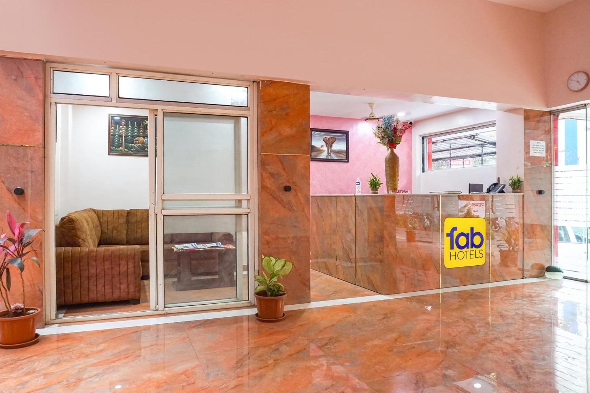 Fabhotel Rachana Residency - Nr Shivaji Nagar Metro Station プネ エクステリア 写真