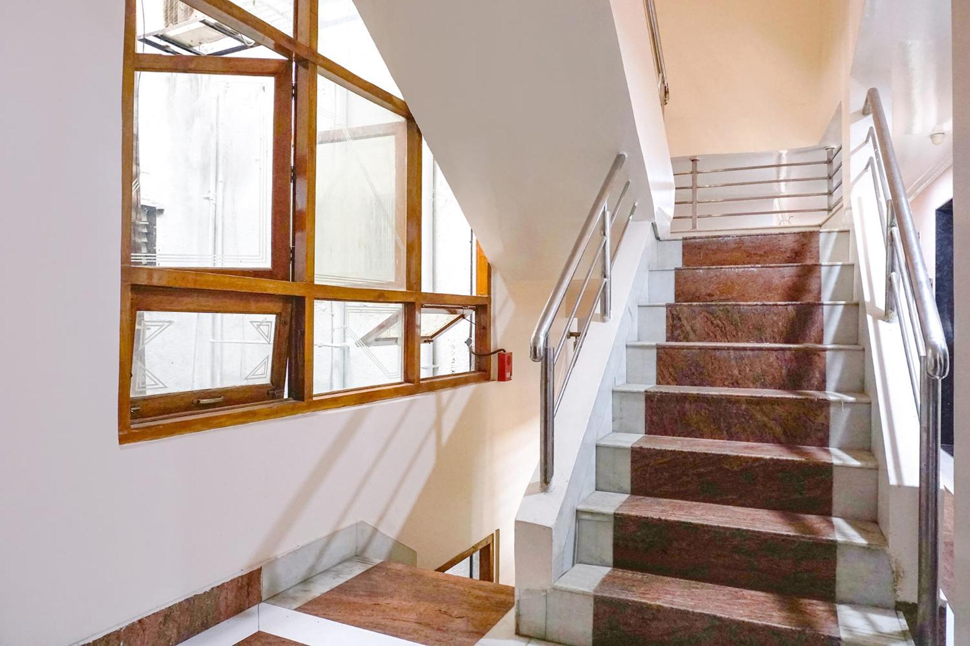 Fabhotel Rachana Residency - Nr Shivaji Nagar Metro Station プネ エクステリア 写真